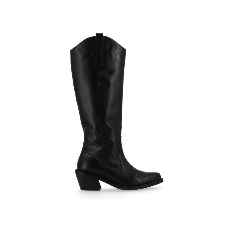 MOUNT BLACK BOOTS